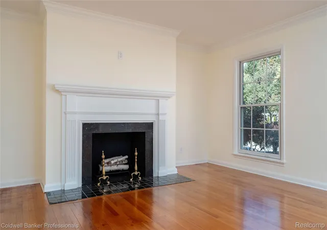 Photo 4 of Single family home for sale at 499 Sunningdale Dr, Grosse Pointe Woods, MI 48236 | MLS# 20251046688 | Listing updated on 2026-07-07