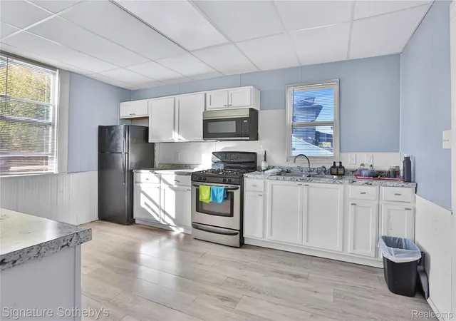 Photo 4 of Single family home for sale at 75 Mathews St, Pontiac, MI 48342 | MLS# 20251047628 | Listing updated on 2026-06-15