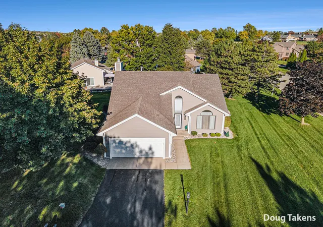 Homes for sale in Caledonia, MI | 1729 Fountainview Ct Se, Caledonia, MI 49316 | MLS# 65025054212