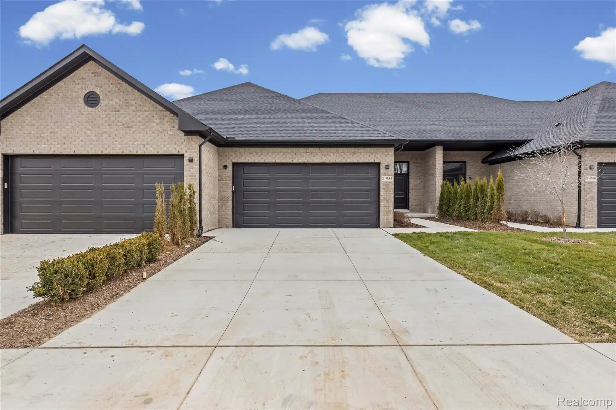 Listing Photo 1 - Condo for sale in 21955 Deer Brk Dr located at 21955 Deer Brk Dr, Southfield, MI 48075 - Unit 21955 Deer Brk Dr