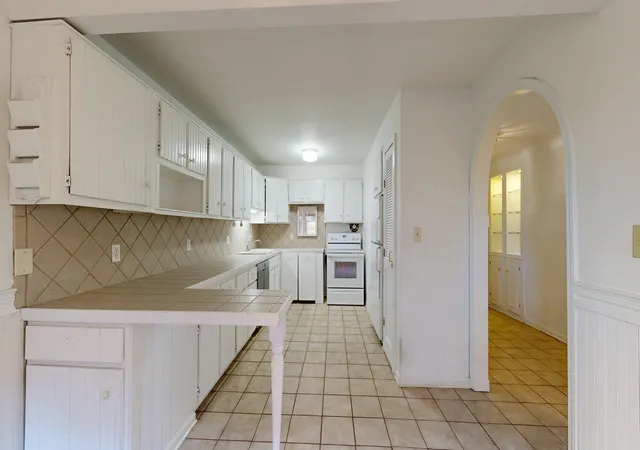 Listing Photo 5 - Condo for sale in building located at 1235 S Maple Rd, Ann Arbor, MI 48103 - Unit #101