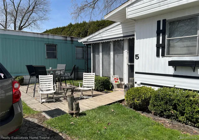 Homes for sale in Lexington, MI | 5767 Main St Main St, Lexington, MI 48450 | MLS# 20251048701