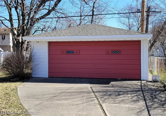 Single family home for sale at 6198 Robindale Ave, Dearborn Heights, MI 48127 | MLS# 20251048770 | Listing updated on 2026-02-21
