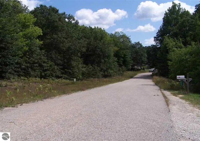 4th image of N Circle E, Surrey Township Clare, MI 48622 | MLS# 79080063169