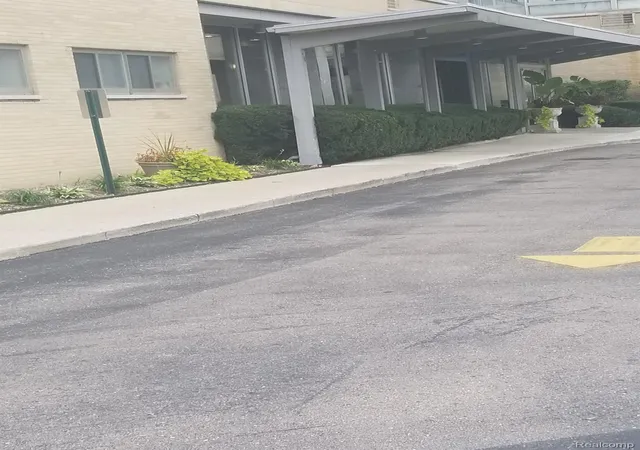 2nd image of 8900 E Jefferson Ave #1103, Detroit, MI 48214 | MLS# 20251049549