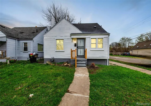 1st image of 16121 Manning St, Detroit, MI 48205 | MLS# 20251050226