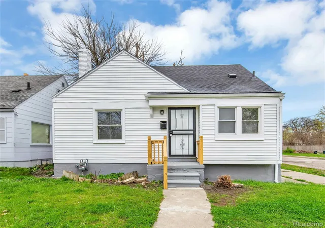2nd image of 16121 Manning St, Detroit, MI 48205 | MLS# 20251050226