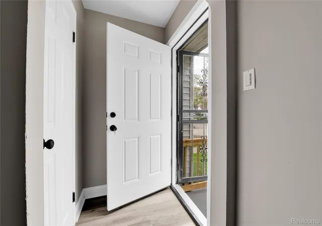 4th image of 16121 Manning St, Detroit, MI 48205 | MLS# 20251050226