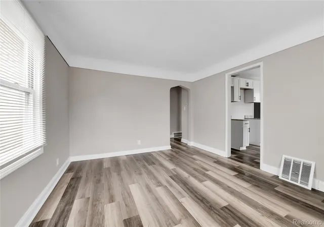 5th image of 16121 Manning St, Detroit, MI 48205 | MLS# 20251050226