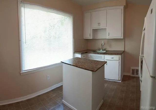 Photo 3 of Single family home for sale at 9250 Plainview, Detroit, MI 48228 | MLS# 20251050320 | Listing updated on 2026-07-06