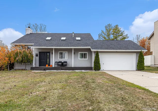 Photo 2 of Single family home for sale at 7408 Westbury Blvd, West Bloomfield, MI 48322 | MLS# 20251051126 | Listing updated on 2026-08-25