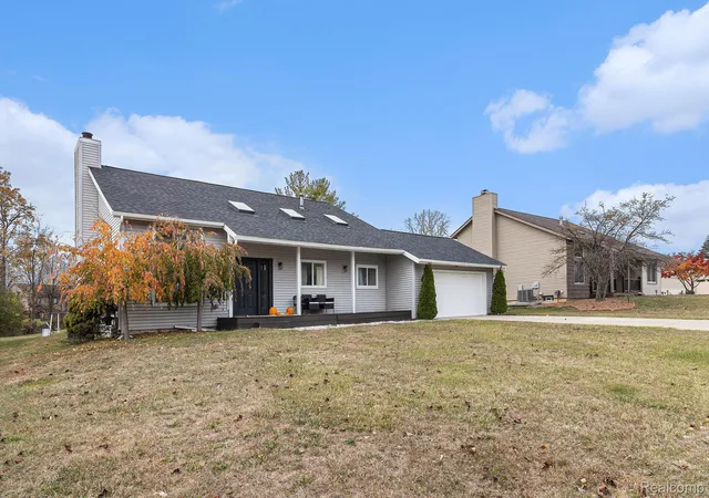 Photo 3 of Single family home for sale at 7408 Westbury Blvd, West Bloomfield, MI 48322 | MLS# 20251051126 | Listing updated on 2026-08-25