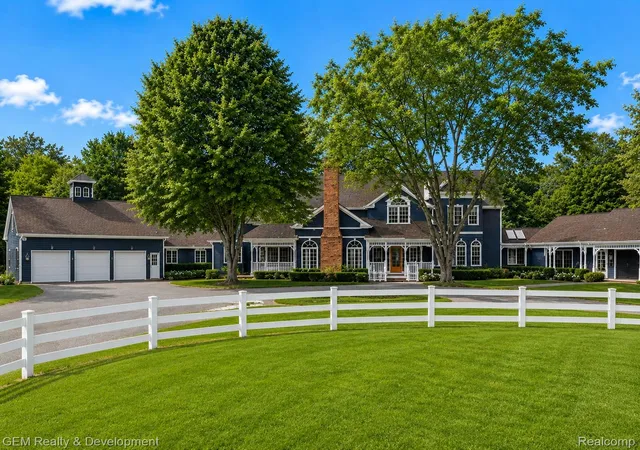 Photo 1 of Single family home for sale at 1900 Tiverton Rd, Bloomfield Hills, MI 48304 | MLS# 20251051354 | Listing updated on 2026-10-30