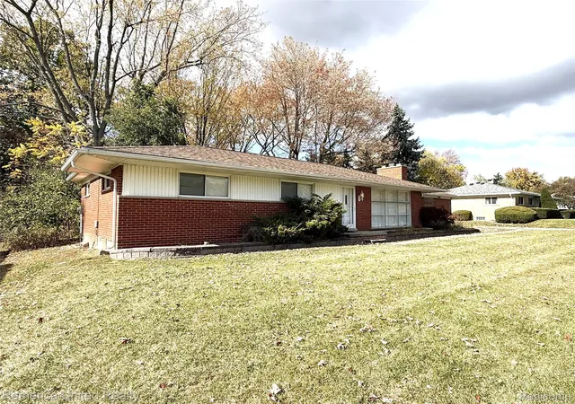 Homes for sale in Farmington Hills, MI | 28231 Farmington Rd, Farmington Hills, MI 48334 | MLS# 20251051487