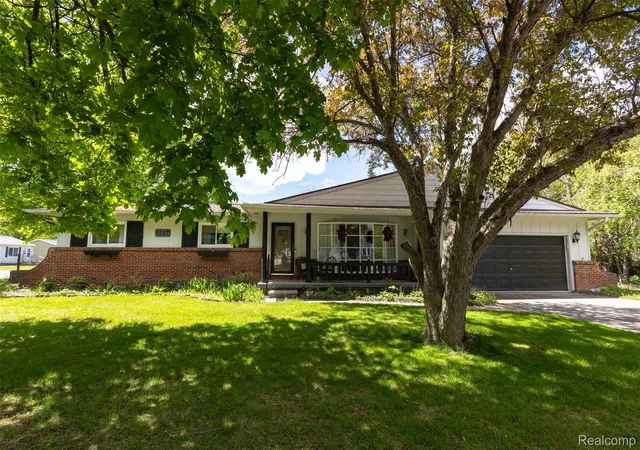 Photo 2 of Single family home for sale at 1227 N Jackson St, Lapeer, MI 48446 | MLS# 20251052647 | Listing updated on 2026-08-18