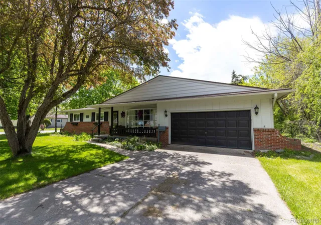 Photo 3 of Single family home for sale at 1227 N Jackson St, Lapeer, MI 48446 | MLS# 20251052647 | Listing updated on 2026-09-10