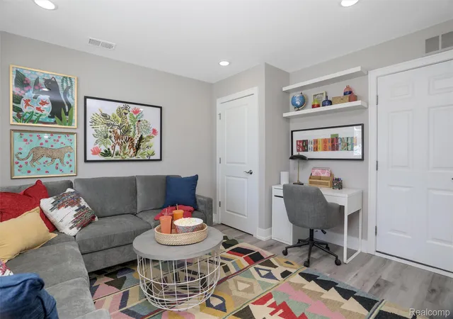 Listing Photo 4 - Condo for sale in building located at 822 Huntley Ln, Troy, MI 48085