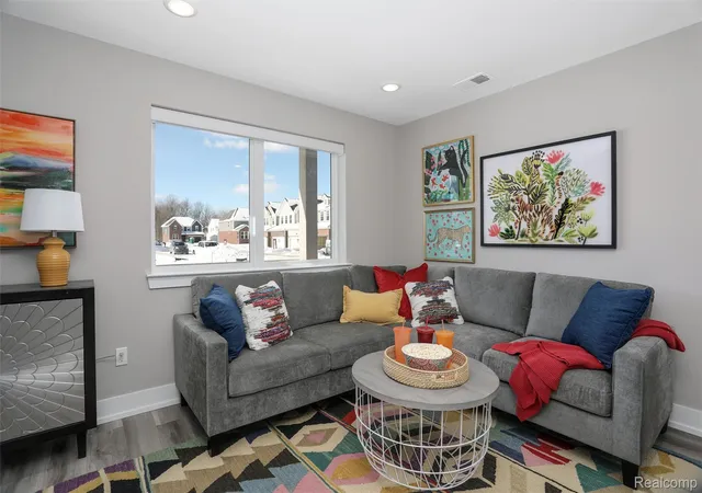 Listing Photo 5 - Condo for sale in building located at 822 Huntley Ln, Troy, MI 48085