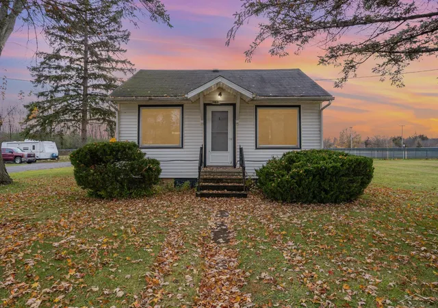 Photo 1 of Sale Pending at 1902 Cheney Rd, Saginaw, MI 48601 | MLS# 61050193898 | Listing updated on 2026-03-25