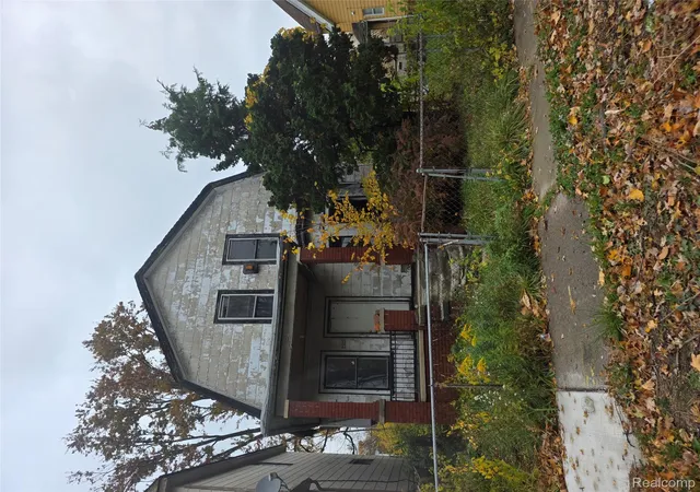 2nd image of 5852 Rohns St, Detroit, MI 48213 | MLS# 20251053107