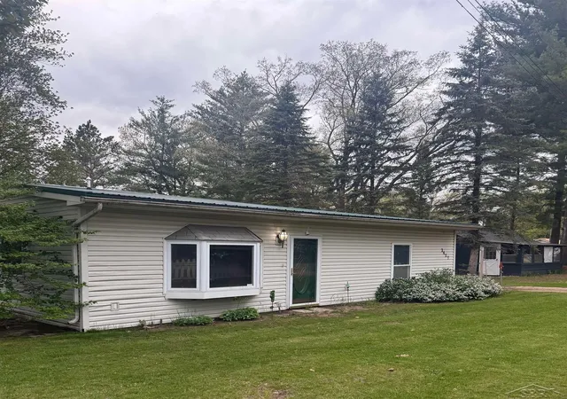 Photo 1 of Single family home for sale at 2427 Courtney Dr, Harrison, MI 48625 | MLS# 61050194070 | Listing updated on 2026-08-03
