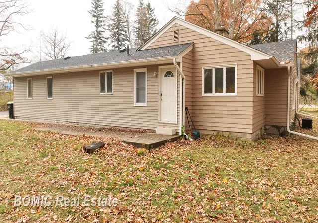 Photo 2 of Single family home for sale at 3700 N Saginaw Rd, Midland, MI 48640 | MLS# 61050194215 | Listing updated on 2026-06-30
