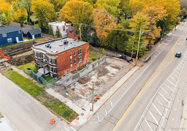 2nd image of 8646 Kercheval St, Detroit, MI 48214 | MLS# 20251054089