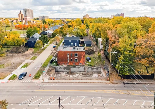 3rd image of 8646 Kercheval St, Detroit, MI 48214 | MLS# 20251054089