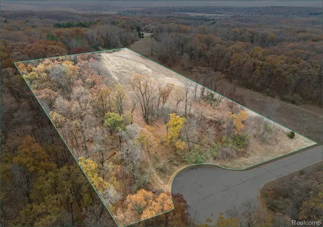 Photo 1 of Land for sale at 9410 Grand Summit Dr, Fenton, MI 48430 | MLS# 20251054134 | Listing updated on 2026-08-17
