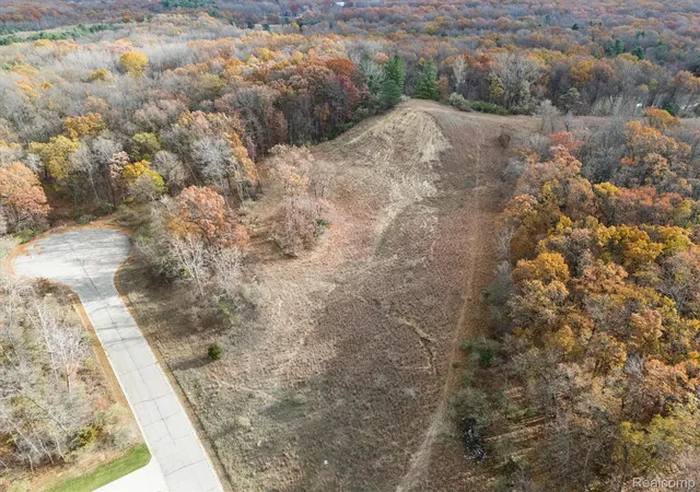 Photo 2 of Land for sale at 9410 Grand Summit Dr, Fenton, MI 48430 | MLS# 20251054134 | Listing updated on 2026-08-17