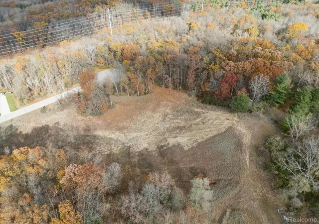 Photo 3 of Land for sale at 9410 Grand Summit Dr, Fenton, MI 48430 | MLS# 20251054134 | Listing updated on 2026-08-17