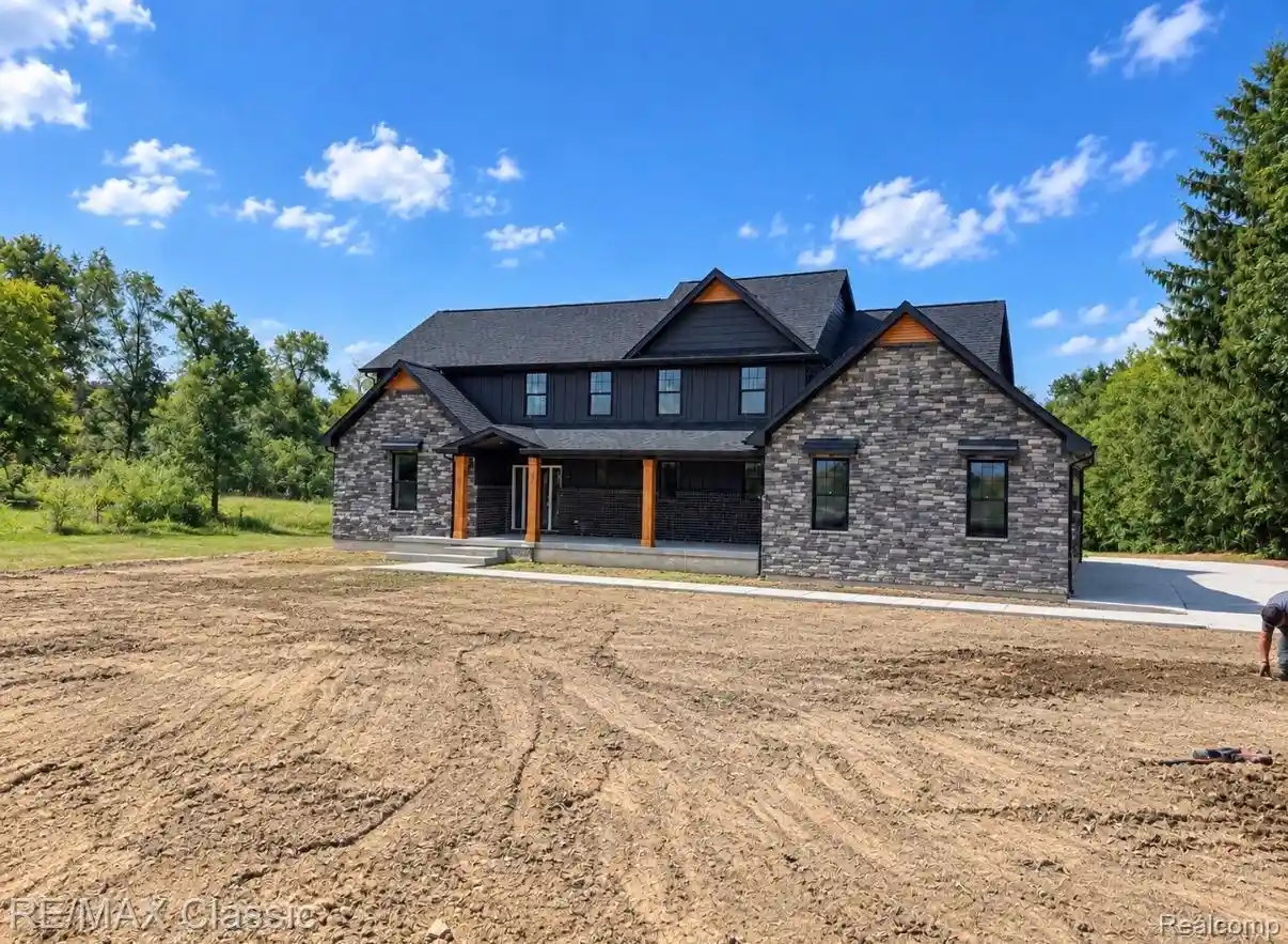 Photo 1 of Single family home for sale at 331 Dawson, Milford, MI 48381 | MLS# 20251054516 | Listing updated on 2026-10-31