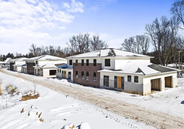 11th image of 122 E Clarkston Road, Lake Orion, MI 48362 | MLS# 20251054657