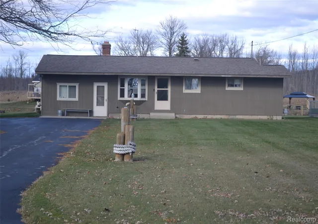 Homes for sale in Au Gres, MI | 2347 E Bay Ridge Dr, Au Gres, MI 48703 | MLS# 20251054757