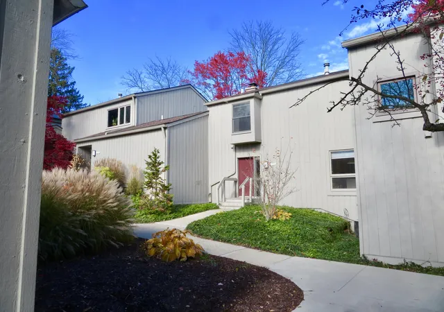 Photo 2 of Condo for sale at 2134 Overlook Ct, Ann Arbor, MI 48103 | MLS# 81025059031 | Listing updated on 2026-06-30