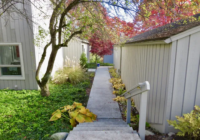 Listing Photo 4 - Condo for sale in building located at 2134 Overlook Ct, Ann Arbor, MI 48103