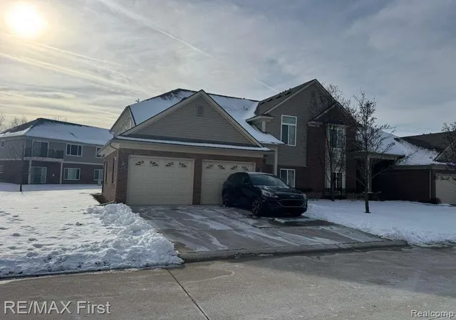 Listing Photo 3 - Condo for sale in building located at 14349 Shadywood Dr, Sterling Heights, MI 48312