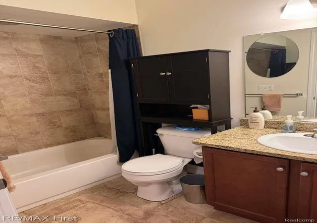 Listing Photo 4 - Condo for sale in building located at 14349 Shadywood Dr, Sterling Heights, MI 48312