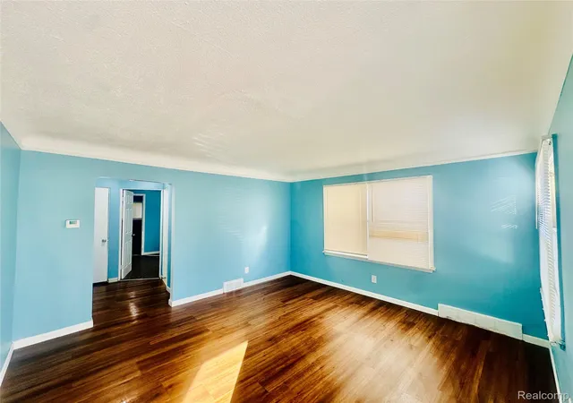 3rd image of 13995 Young St, Detroit, MI 48205 | MLS# 20251055370