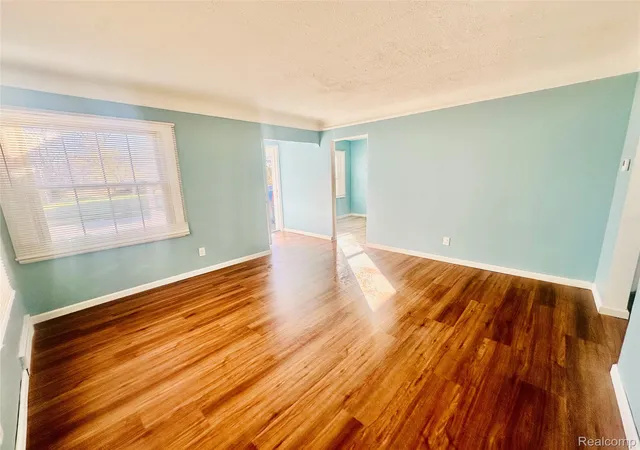 4th image of 13995 Young St, Detroit, MI 48205 | MLS# 20251055370