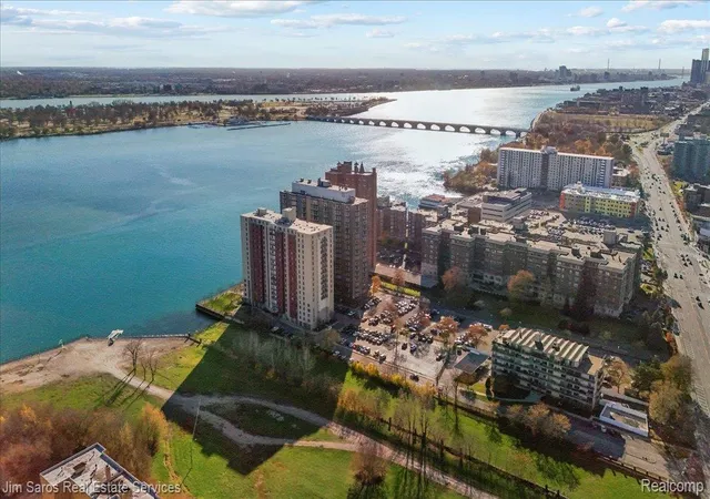 26th image of 8200 E Jefferson Ave #802, Detroit, MI 48214 | MLS# 20251055492