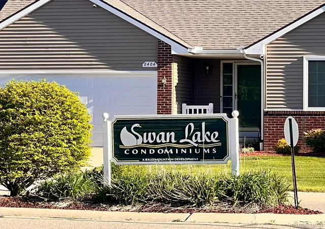 Photo 3 of Condo for sale at 2078 W Ridge Dr #21, Davison, MI 48423 | MLS# 20251056022 | Listing updated on 2026-09-05