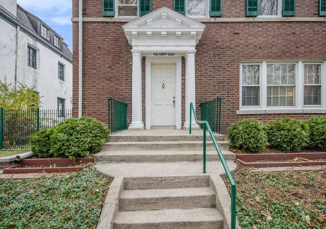 2nd image of 1038 Parker St, Detroit, MI 48214 | MLS# 81025059644
