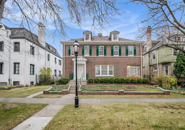 3rd image of 1038 Parker St, Detroit, MI 48214 | MLS# 81025059644