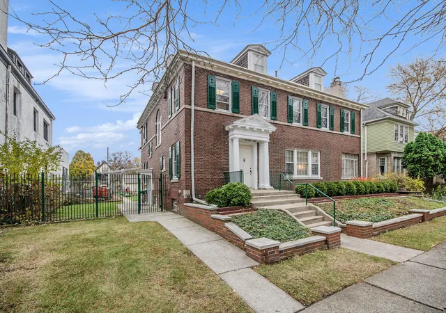 4th image of 1038 Parker St, Detroit, MI 48214 | MLS# 81025059644