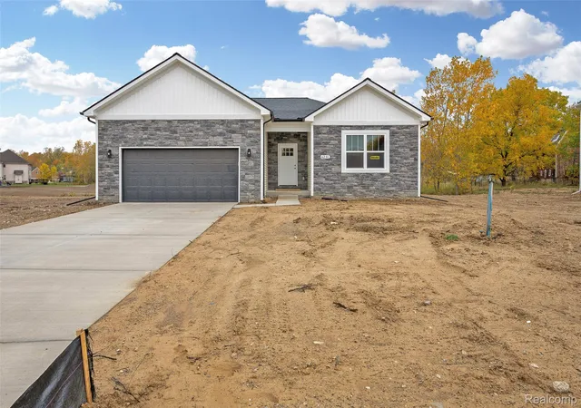 Photo 1 of Sale Pending at 5232 Farmridge Ln, Grand Blanc, MI 48439 | MLS# 20251056226 | Listing updated on 2026-07-07