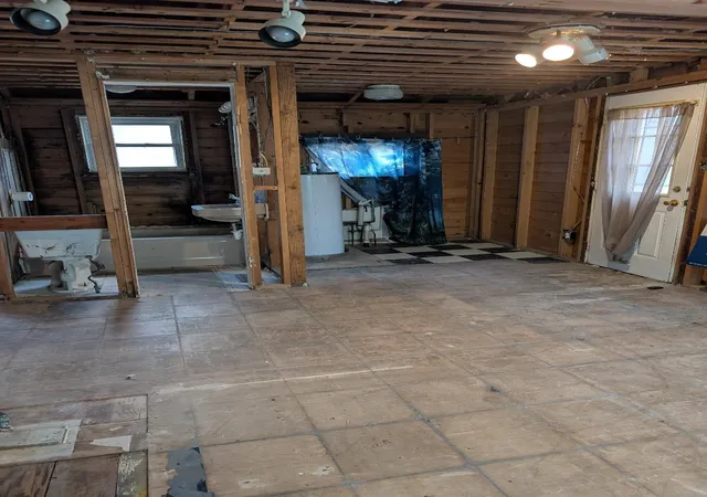 Photo 4 of Single family home for sale at 216 Portage Lake Rd, Waterloo Township Jackson, MI 49259 | MLS# 81025059825 | Listing updated on 2026-08-04
