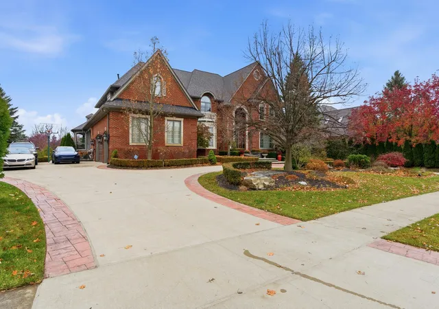 Homes for sale in Oakland Township, MI | 5520 Whitehall Blvd, Oakland Township, MI 48306 | MLS# 81025059954