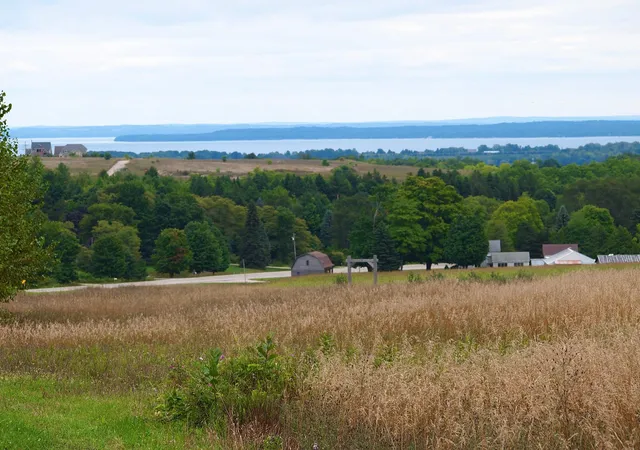 Photo 5 of House for sale at 9224 E Duck Lake Rd, Suttons Bay, MI 49682 | MLS# 78080064002 | Listing updated on 2026-07-13