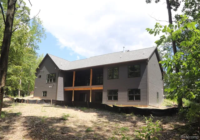 Photo 3 of Single family home for sale at 7877 Donegal Ct, Fenton, MI 48430 | MLS# 20251057188 | Listing updated on 2026-09-16